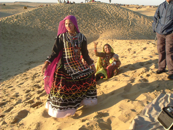 Ballerina alle dune di Jaisalmer India